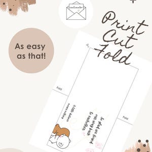 K&ouml;nnte beinhalten: Ein druckbares Gru&szlig;kartendesign mit den Worten "Print Cut Fold". Die Karte zeigt einen Cartoon-B&auml;ren und den Text "So glad we found our way back to each other. A little distance means nothing."