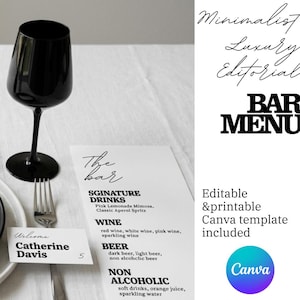 Puede incluir: Una copa de vino negra, un tenedor y un cubierto con una tarjeta de men&uacute; blanca que dice "The Bar" y enumera las opciones de bebidas. Tambi&eacute;n hay una tarjeta de bienvenida con el nombre "Catherine Davis". La imagen incluye el texto "BAR MENU".