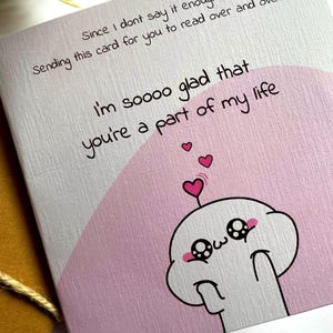Tarjeta de agradecimiento linda imprimible: Me alegro mucho de que seas parte de mi vida. Tarjeta de amor y amistad kawaii para mejor amigo o pareja. Descarga instantánea. imagen 2