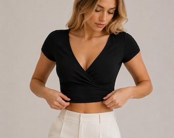 Top corto da donna a portafoglio, blusa con scollo a V profondo, camicia con vita arricciata, maglietta a maniche corte, vestibilità aderente ed elasticizzata, abbigliamento casual chic