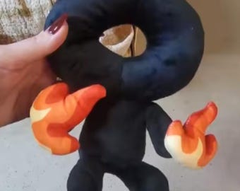 Fire Demon Pluche – Black Flame Soft Sculpture, Gothic Fantasy-speelgoed, Spookachtig wezen 20 cm