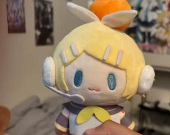 Muñeco de peluche de Kagamine Rin – Inspirado en Vocaloid, sombrero naranja, artículo de colección de anime, 15 cm
