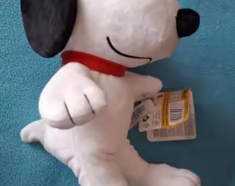 Snoopy knuffel – zachte knuffel hond pluche met rode kraag – schattig stripfiguur cadeau – knuffel knuffeldecor 25 CM