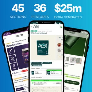 以下が含まれることがあります： 3台のスマートフォンがeコマース製品ページを表示しています。画面には、AG1 Greens BlendやSleep Gummiesなどの製品が表示されています。テキストには「45セクション」、「36機能」、および「$25m Extra Generated」が含まれています。