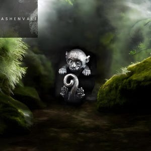 Può includere: Una tazza di ceramica bianca con manico nero e la scritta "But First, Coffee" in nero, con un carattere a mano. La tazza è su una superficie bianca.