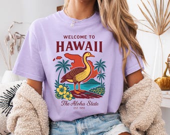 Welcome to Hawaii Shirt, Aloha State Graphic Tee, Vintage Hawaii Vacation Shirt, Retro Tropical Beach T-Shirt