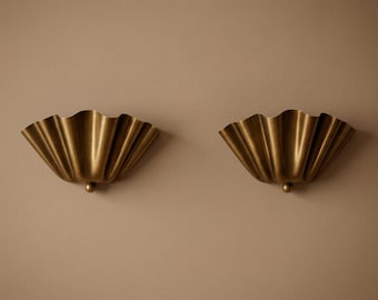 Handmade Vintage Brass Ruffle Shade Mid Century Modern Brass Half Flower Scalloped Vanity Wall Sconce Brass Fixture Wall Lamp Art Deco Lamp