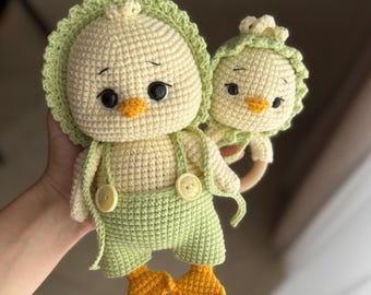 Ensemble de hochet poussin au crochet fait main, ensemble Amigurumi vert pastel, cadeau de baby shower, décoration de chambre d'enfant