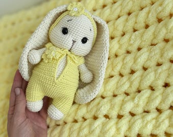Ensemble lapin crocheté à la main avec couverture jaune - Lapin Amigurumi, décoration de chambre d'enfant, cadeau souvenir, lapin au crochet fait main