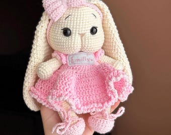 Cadeau bébé personnalisé | Poupée lapin en crochet - Lapin fait main avec nom - Cadeau bébé fille