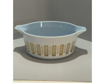 Pyrex Promotional 1961 CASSEROLE Gourmet Gold Delphite Blue 2 1/2 qt Round 475-B