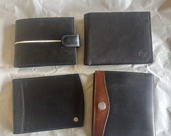 Set mit 4 Geldbörsen in gutem Zustand (gebraucht), aber nie benutzt wie neu.