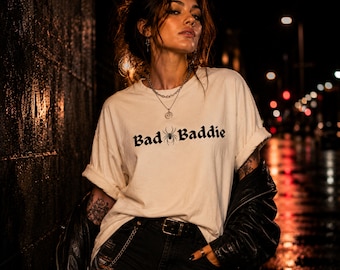 Gothic-shirt Bad Baddie, Spider-T-shirt, Goth-kleding, Alt-meisjesshirt, Comfortkleuren