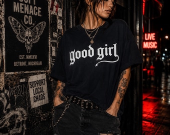 Gutes Mädchen Shirt, dunkle Academia Tshirt, Goth Shirt, Bösewicht Era Alt Kleidung Tee