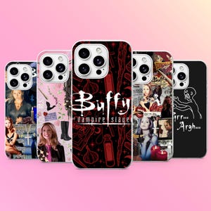 Pode incluir: Cinco capas para smartphone com imagens de Buffy, a Caça-Vampiros. Os designs incluem uma capa preta com símbolos ocultos vermelhos, uma capa de colagem com fotos de personagens e uma capa preta com um gráfico de monstro em linhas brancas.