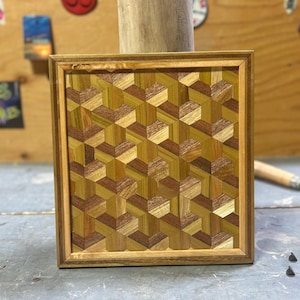 Mosaico de madera 3D con bloques en movimiento, caoba reciclada, cerezo y arce, más de 200 piezas.