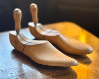 Antique VTG Pair Of Wooden Shoe Forms Stretchers Miller O.A.M. Co. 8 1/2