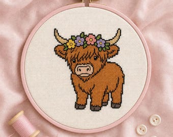 Schema per punto croce con corona di fiori di vitello delle Highlands / Animale Kawaii Cottagecore (Download PDF)