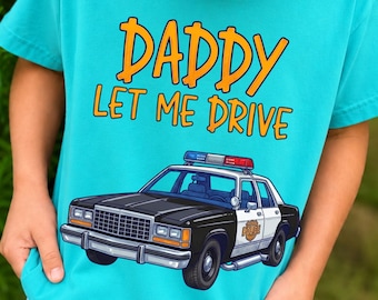 Papá déjame conducir PNG, Polica Car PNG, Niño PNG, American Png, Country Png, Farm Png, Tractors Png, Outdoors Png, Farming Png, Cows Png