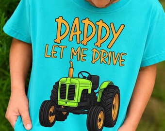 Papá, déjame conducir PNG, Tractor PNG, Niño PNG, Americano PNG, Campo PNG, Granja PNG, Tractores PNG, Aire libre PNG, Agricultura PNG, Vacas PNG