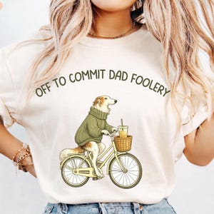 Op de afbeelding: Een handgemaakt houten bord met de tekst "Welcome to our home" in een handgeschreven stijl. Het bord is wit geschilderd met een donker gebeitste houten lijst. Het bord is 30 cm breed en 20 cm hoog.