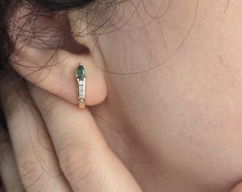 Pendientes de puño de oro amarillo de 14k con esmeraldas y diamantes, 1,86 g