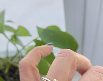 Quadratischer Ring mit kleinem Diamant Gold 585, Gr. 17,5