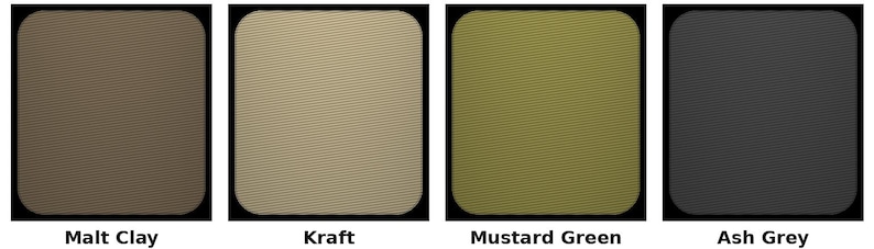 Pu&ograve; includere: Quattro campioni quadrati che mostrano diversi colori. Da sinistra a destra, i colori sono Malt Clay, Kraft, Mustard Green e Ash Grey. Ogni campione ha una superficie strutturata e angoli arrotondati. I nomi dei colori sono scritti sotto.