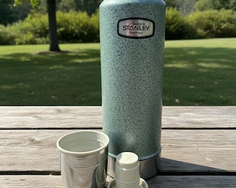 Termo vintage Aladdin Stanley A-944C de 1 cuarto de galón, verde, fabricado en EE. UU. en la década de 1980, con tapa.