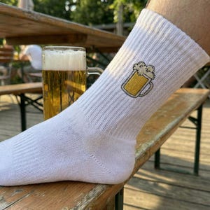 Bier Socken | Lustige Socken mit Bierglas Stick – Geschenkidee für Bierliebhaber, witzige Socken für Freunde & Familie, Unisex Geschenk