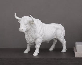 Charging Bull Statue – Modern 3D Printed Shelf Decor, White Bull Sculpture, Minimalist Home & Office Accent, Rustic Farmhouse Decor