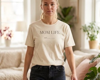 Maglietta personalizzata Mom Life, maglietta minimalista Mama, regalo personalizzato per l'anno nuovo