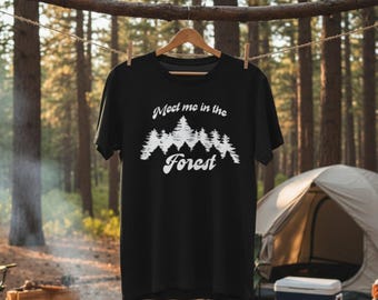 Treff mich im Wald T-Shirt | Berg Bäume Wald Tee