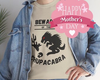 チュパカブラ注意！ヴィンテージポスターTシャツ｜未確認生物モンスターTシャツ、砂漠のサボテン