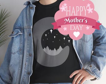 三日月夜景Tシャツ｜半月と真夜中の山のシルエット、星空