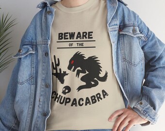 Chupacabra Vorsicht Vintage Poster T-Shirt | Cryptid Monster Tee, Wüstenkaktus