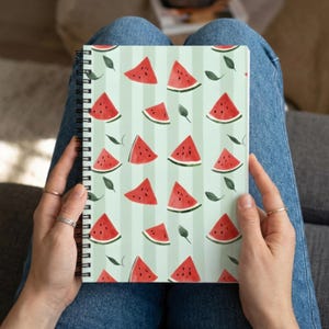 Cuaderno espiral de sandía, diario con estampado de frutas vibrantes, papelería de verano.