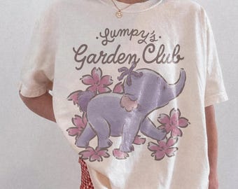Vintage akvarell klumpig elefant Sakura Nalle Puh blomma skjorta, Lumpy's Garden Club skjorta, Epcot Tour t-shirt, WDW Disneyland familjeresa