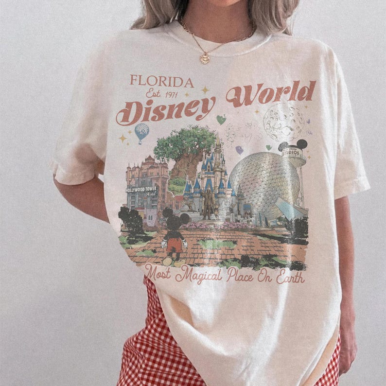 Camiseta retro de los 90 de Mickey de Disneyworld con colores cómodos, camisetas de Mickey y sus amigos, camiseta de Walt Disneyworld, camiseta de vacaciones de Disney 2026 imagen 1