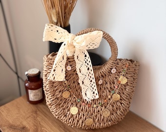 Bolso de paja estilo boho, bolso de verano hecho a mano, bolso tote con lazo de ganchillo, bolso de playa, bolso estilo Ibiza, bolso de mano estilo cottagecore, bolso tejido único