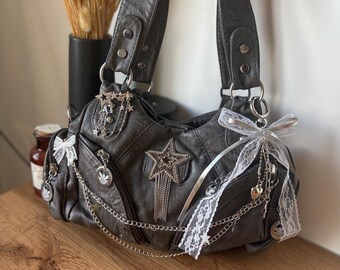 Bolsa de ombro preta estilo anos 2000, bolsa grunge coquete, bolsa com pingente de estrela, bolsa de mão soft grunge, bolsa indie descolada, bolsa personalizada marcante, estilo Pinterest