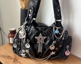 Bolso de hombro negro con estrella estilo Y2K – Bolso grunge coqueto con cadenas, estrella de diamantes de imitación y dijes.