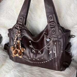 Y2K brown shoulder bag with leopard star chain details in a vintage style image 4