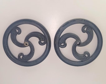 Par de ruedas de 13" para carrito de té, de aluminio fundido ornamentado, marca Hanamint.