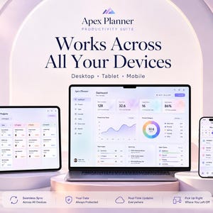 Puede incluir: Imagen promocional de Apex Planner, una suite de productividad, mostrando su interfaz en un portátil, una tableta y un smartphone. El texto "Works Across All Your Devices" es visible. Los dispositivos están sobre una plataforma blanca.