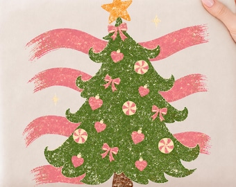 Albero di Natale rosa PNG, design natalizio a righe di tendenza, PNG natalizio preppy con pennellate, grafica per sublimazione per magliette natalizie