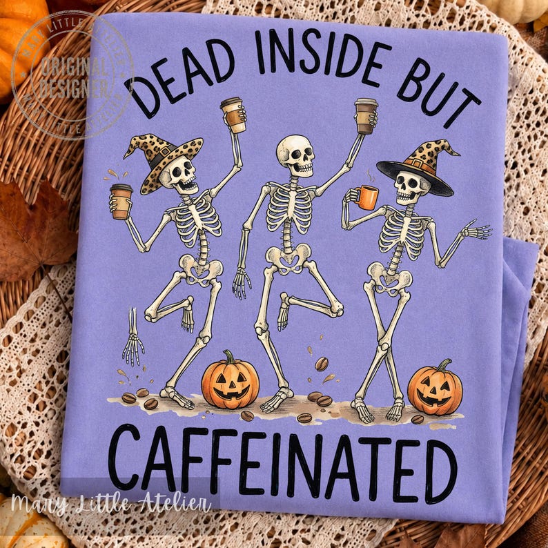 Muerto por dentro pero con cafeína PNG, Esqueleto Café Halloween PNG, Sublimación divertida de temporada espeluznante, Esqueleto bailando PNG, Amante del café PNG imagen 3