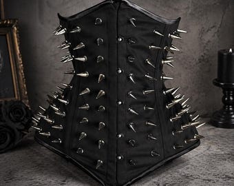 Top corsé gótico de algodón con varillas de acero, tachuelas de pincho y corpiño ajustado.