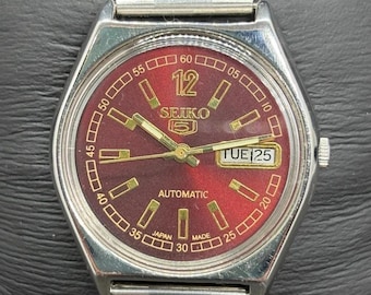 ヴィンテージ風セイコー5オートマチック - 36mmサンバーストマルーンダイヤル - ジュビリーブレスレット、デイデイト、リファービッシュ済みレトロ日本製腕時計、男性へのギフト