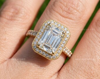 Bague de fiançailles diamants taille émeraude de laboratoire, halos des deux côtés, accents de pavé, certification IGI